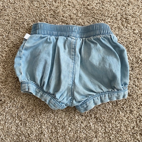 Gymboree baby girl light wash denim shorts size 3-6 months - Picture 3 of 5